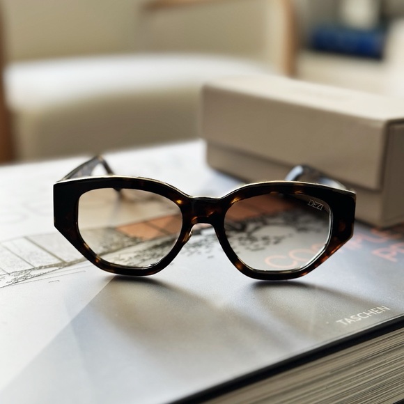 Dezi ‘Charge It’ Tort sunnies - Picture 1 of 3